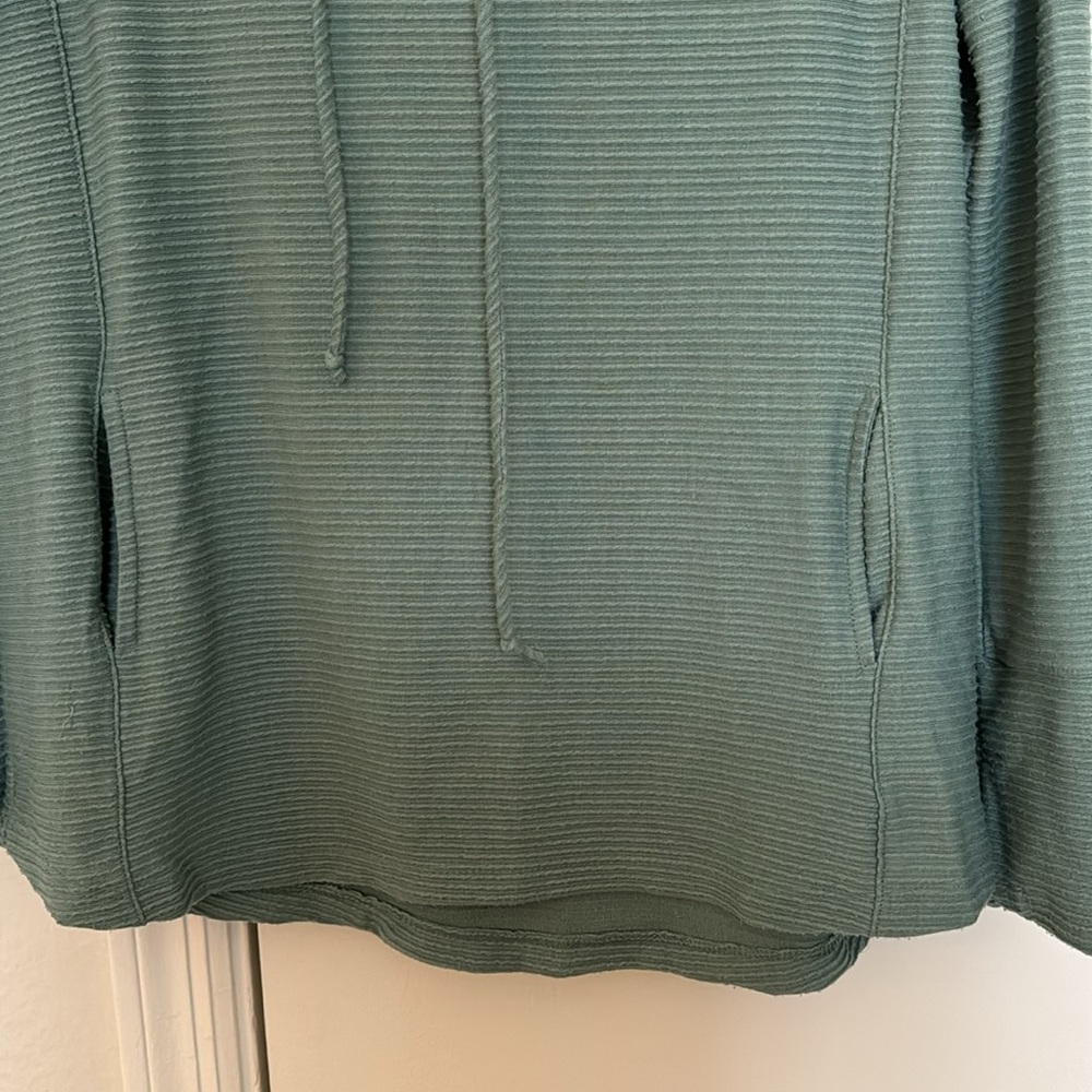 Pink Clover Ribbed Pullover - Picture 3 of 6